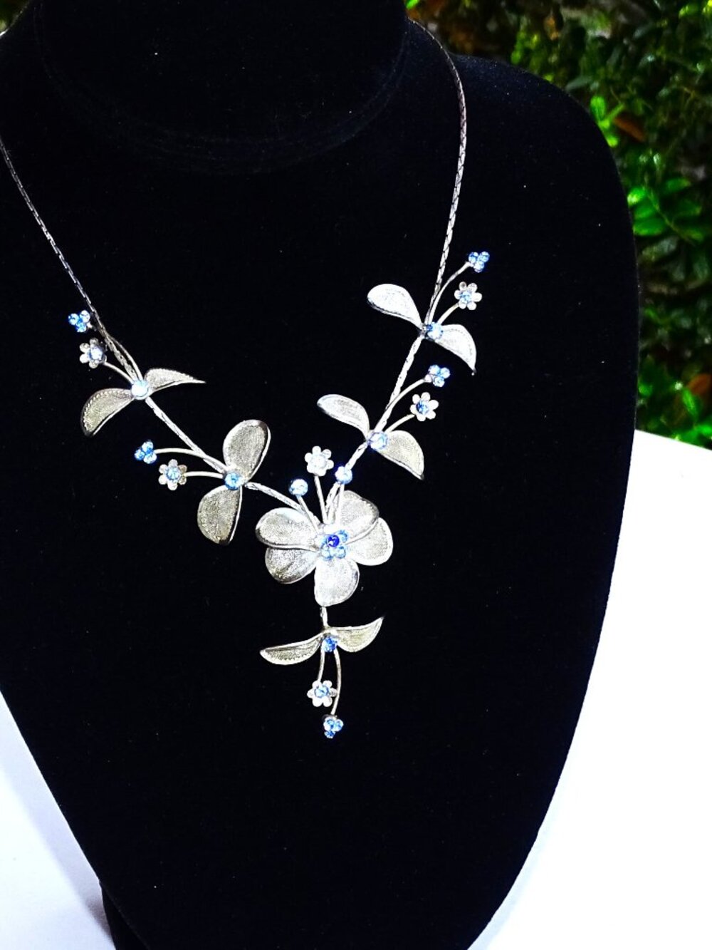 Stunning Silver tone Floral Necklace with Blue Crystals 18 1/2"
